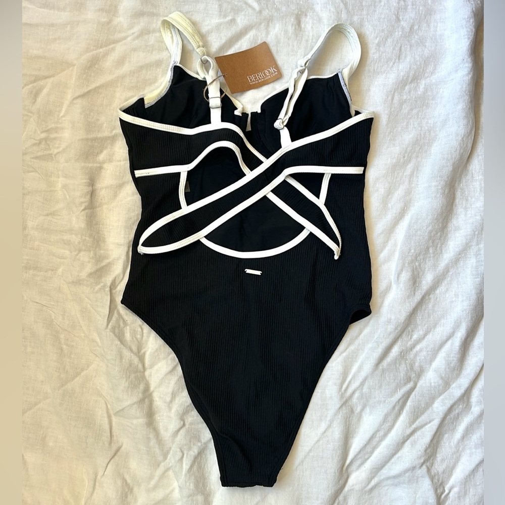 Berlook Contrast Trim Knotted One-Piece Swimsuit - Picture 8 of 10